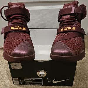 LeBron Soldier IX PRM ( lightly worn LIKE NEW)